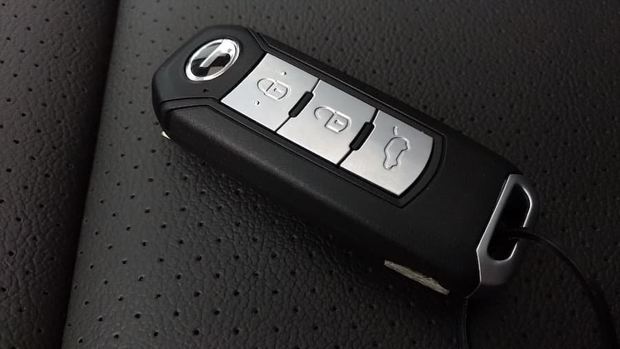 How to Replace the Battery in a Nissan Car Key Fob