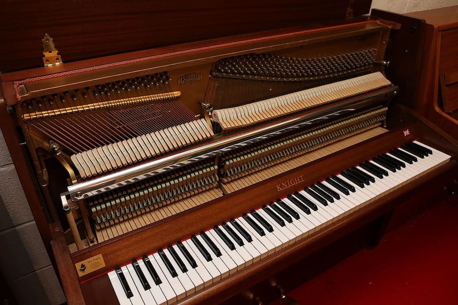 Upright or Grand Piano: What’s the Difference?