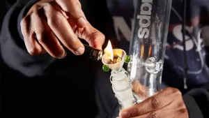 Discover the 7 Benefits of Water Pipes and Bongs