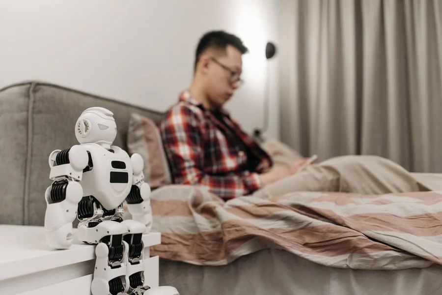 Beginner easily building a simple automation workflow using intuitive AI software.