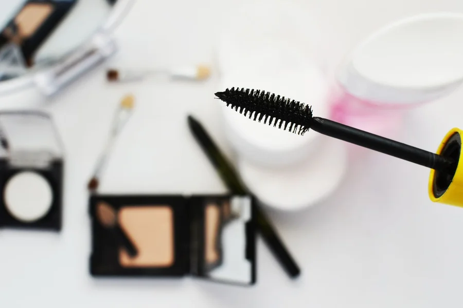Ultra slim micro bristle wand for Victoria Beckham Beauty lash mascara